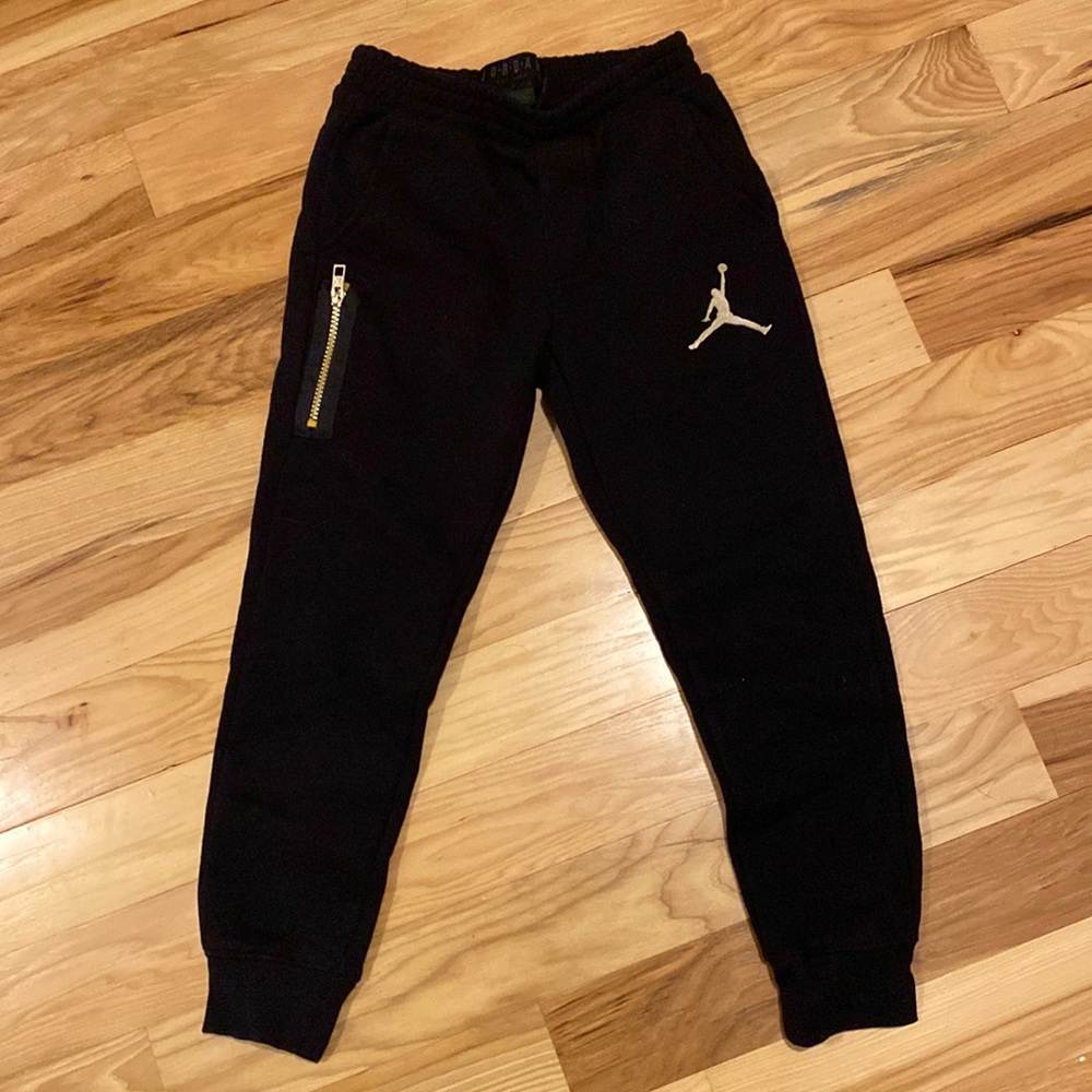 Black Jordan youth joggers